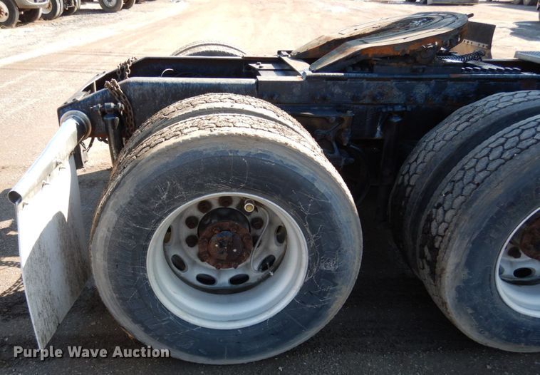 image for item KI9467 2005 Peterbilt 379  semi truck