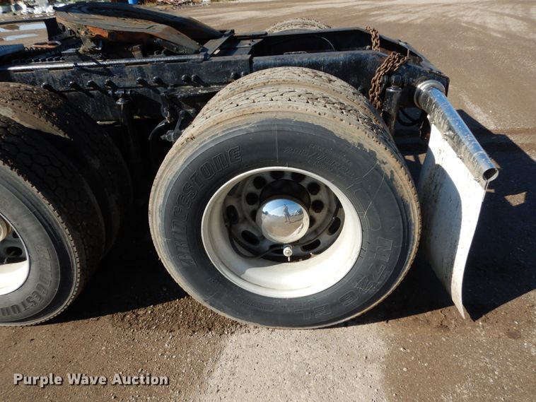 image for item KI9467 2005 Peterbilt 379  semi truck