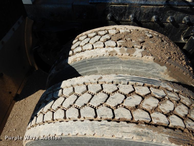 image for item KI9467 2005 Peterbilt 379  semi truck