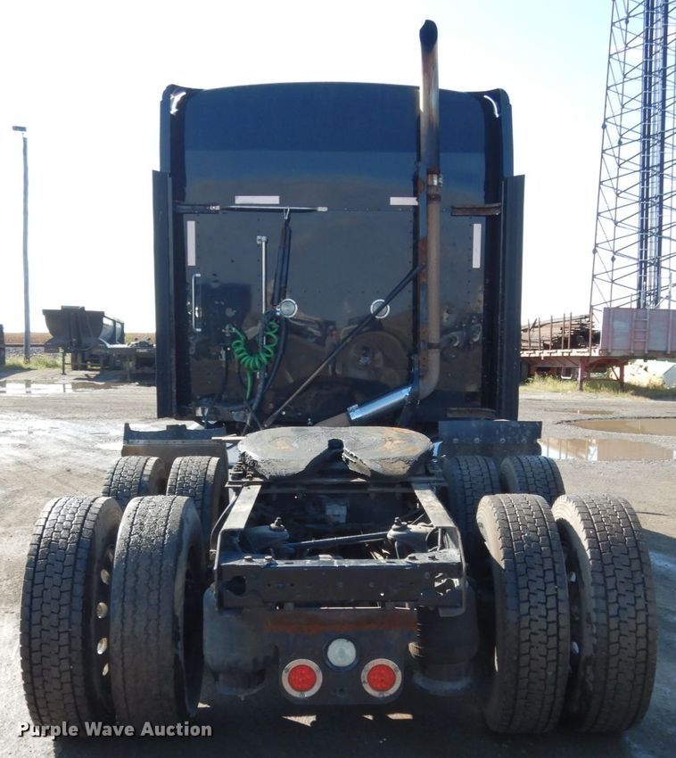 image for item KI9468 2012 Kenworth T660  semi truck