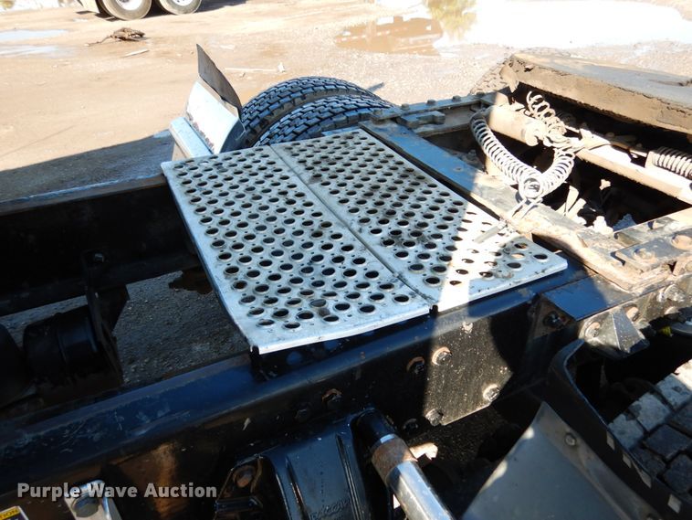 image for item KI9468 2012 Kenworth T660  semi truck