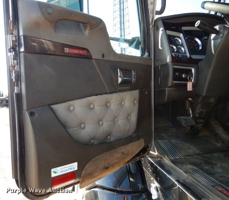 image for item KI9468 2012 Kenworth T660  semi truck