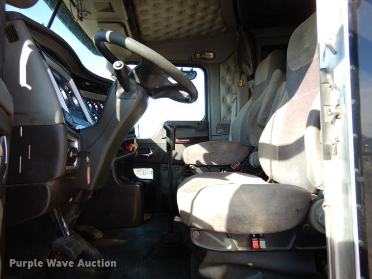 image for item KI9468 2012 Kenworth T660  semi truck