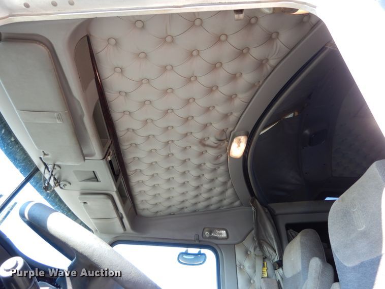 image for item KI9468 2012 Kenworth T660  semi truck