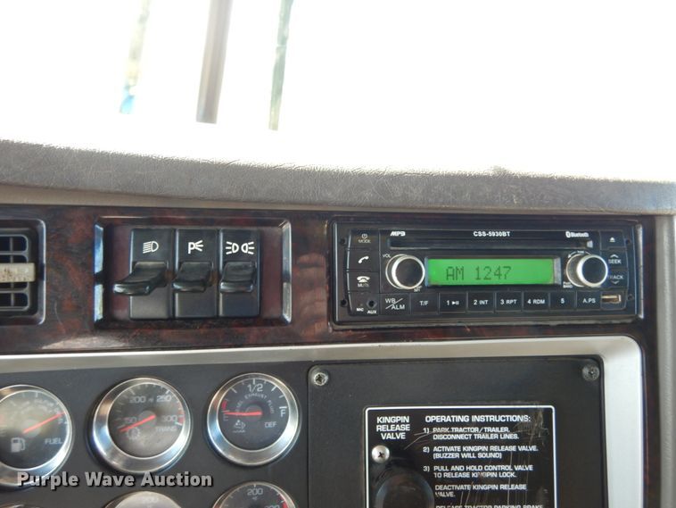 image for item KI9468 2012 Kenworth T660  semi truck