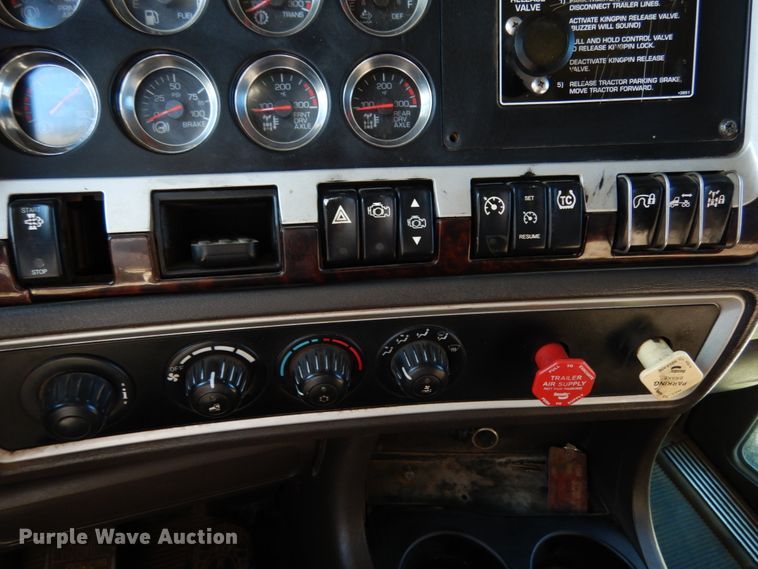 image for item KI9468 2012 Kenworth T660  semi truck