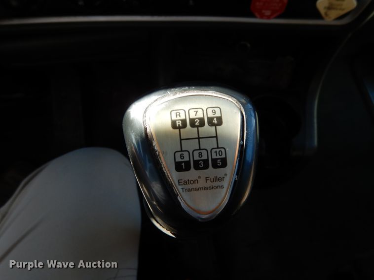 image for item KI9468 2012 Kenworth T660  semi truck