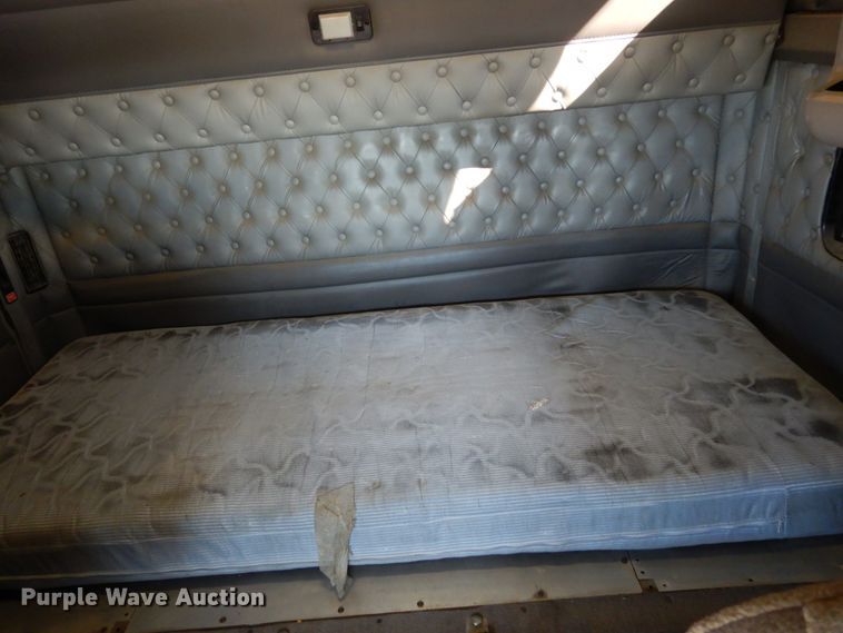 image for item KI9468 2012 Kenworth T660  semi truck