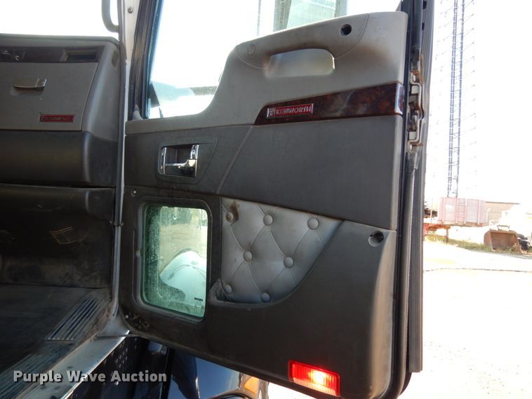 image for item KI9468 2012 Kenworth T660  semi truck