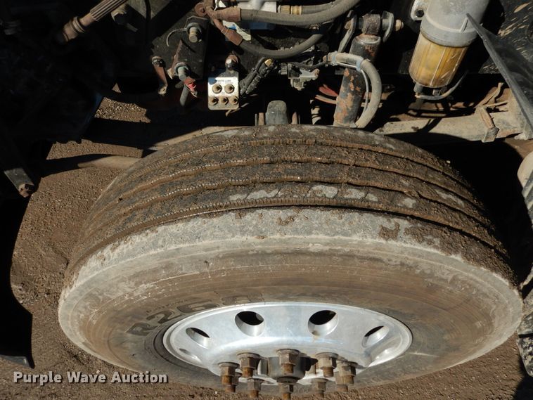 image for item KI9468 2012 Kenworth T660  semi truck