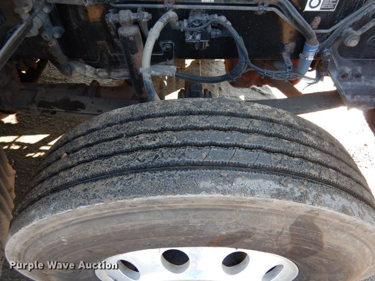 image for item KI9468 2012 Kenworth T660  semi truck