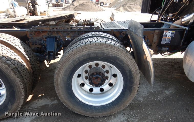 image for item KI9468 2012 Kenworth T660  semi truck