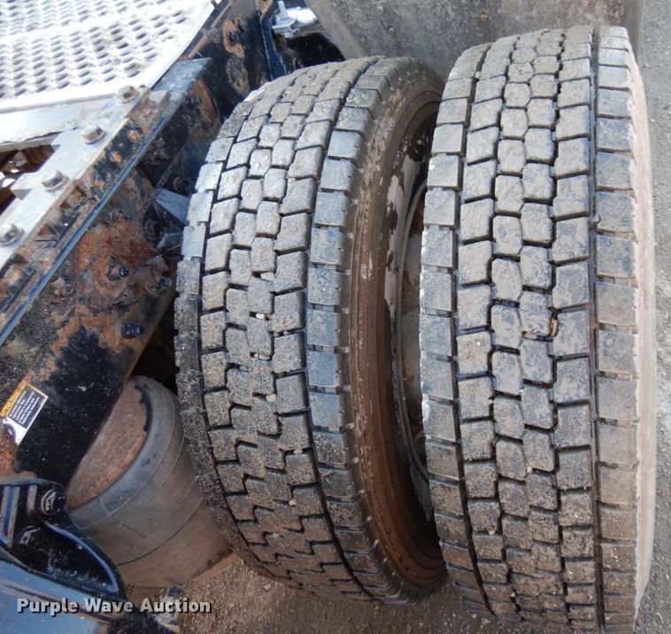 image for item KI9468 2012 Kenworth T660  semi truck