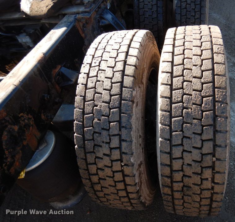 image for item KI9468 2012 Kenworth T660  semi truck