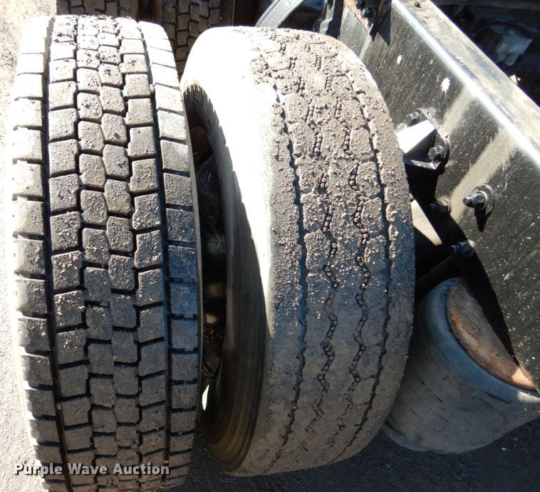 image for item KI9468 2012 Kenworth T660  semi truck