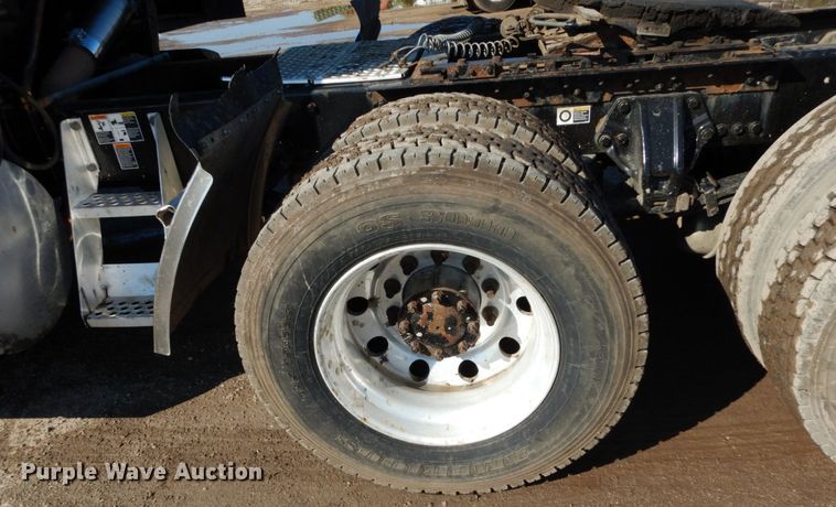 image for item KI9468 2012 Kenworth T660  semi truck