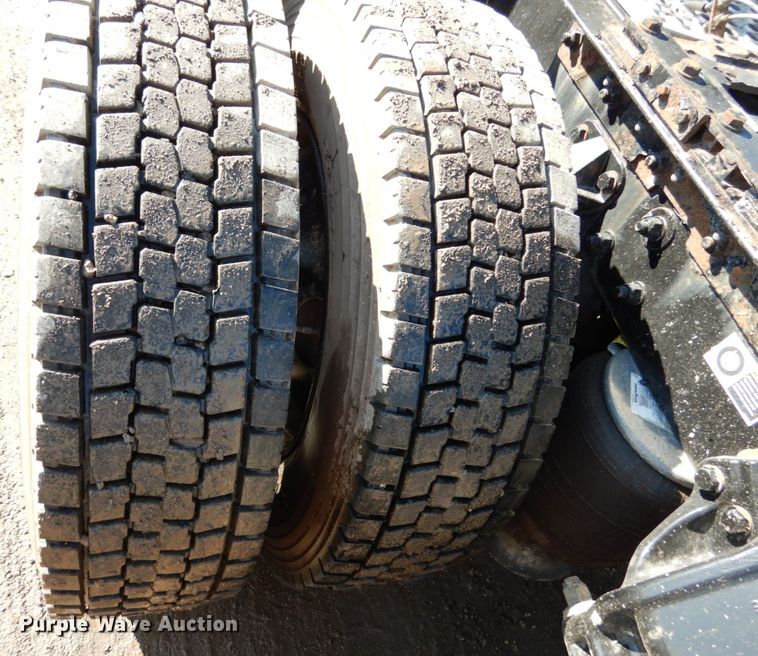 image for item KI9468 2012 Kenworth T660  semi truck