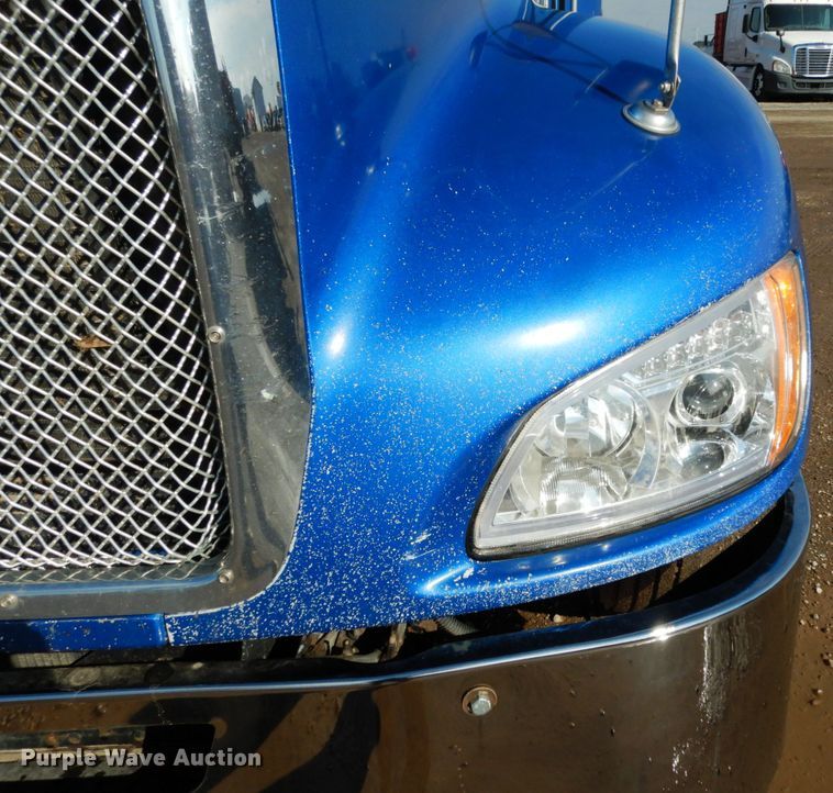 image for item KI9469 2012 Kenworth T660  semi truck