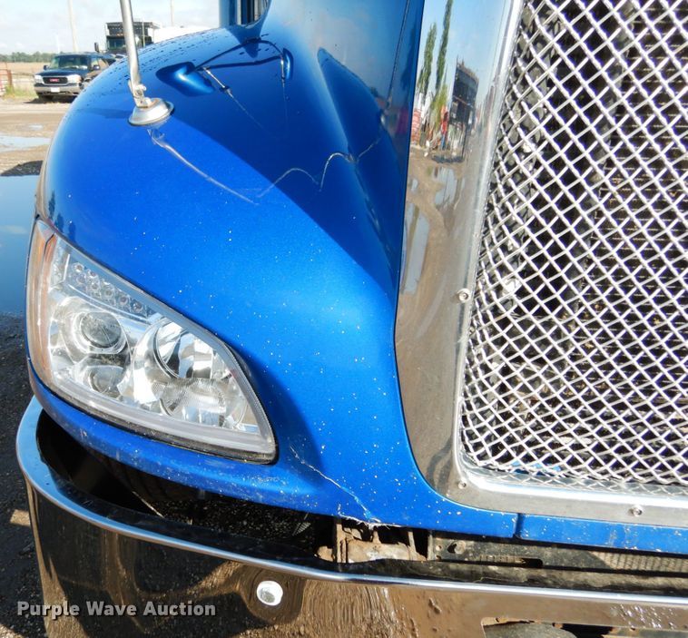 image for item KI9469 2012 Kenworth T660  semi truck