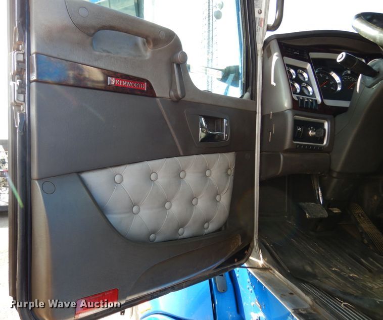 image for item KI9469 2012 Kenworth T660  semi truck