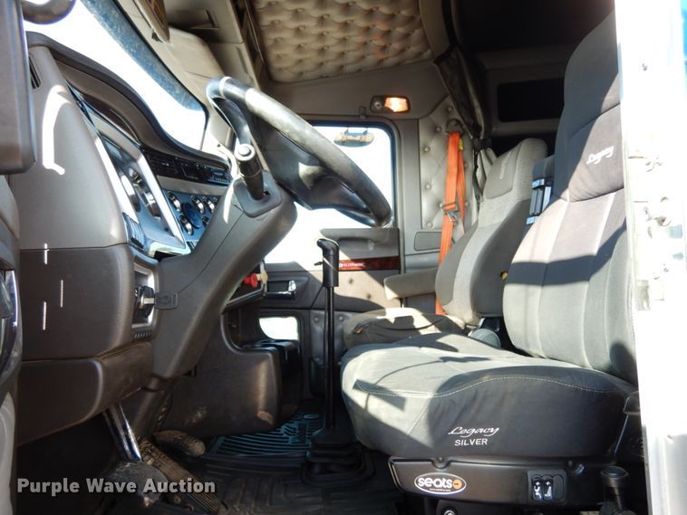 image for item KI9469 2012 Kenworth T660  semi truck