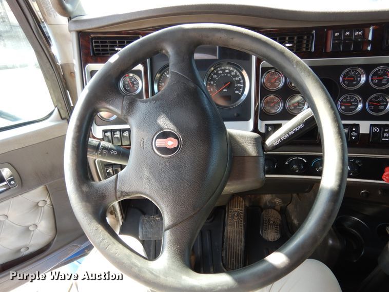 image for item KI9469 2012 Kenworth T660  semi truck