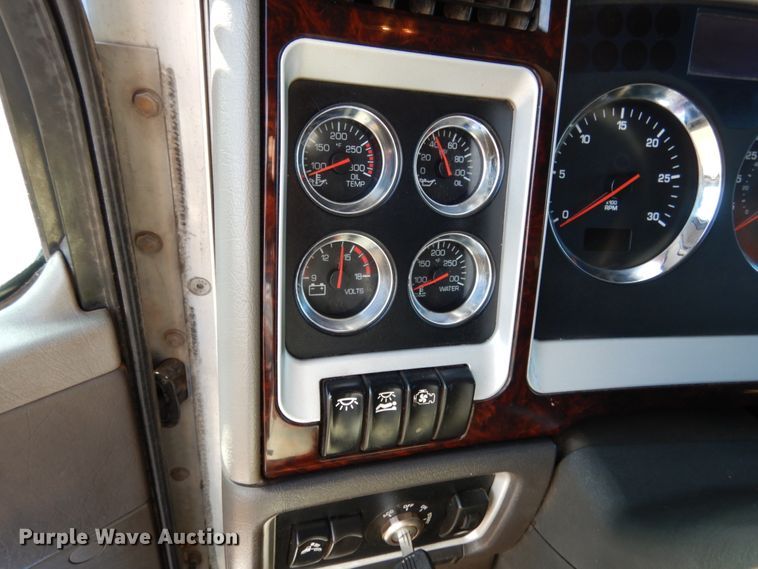 image for item KI9469 2012 Kenworth T660  semi truck