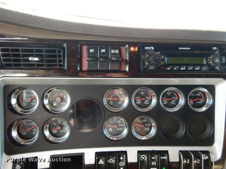 image for item KI9469 2012 Kenworth T660  semi truck