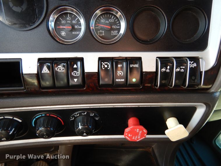 image for item KI9469 2012 Kenworth T660  semi truck