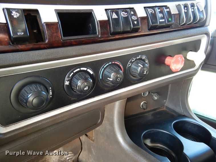 image for item KI9469 2012 Kenworth T660  semi truck