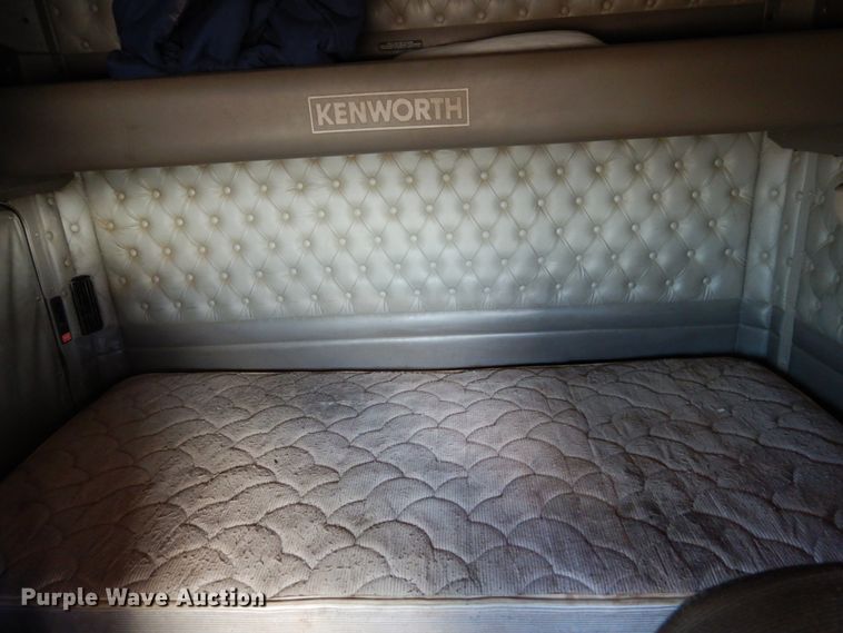 image for item KI9469 2012 Kenworth T660  semi truck