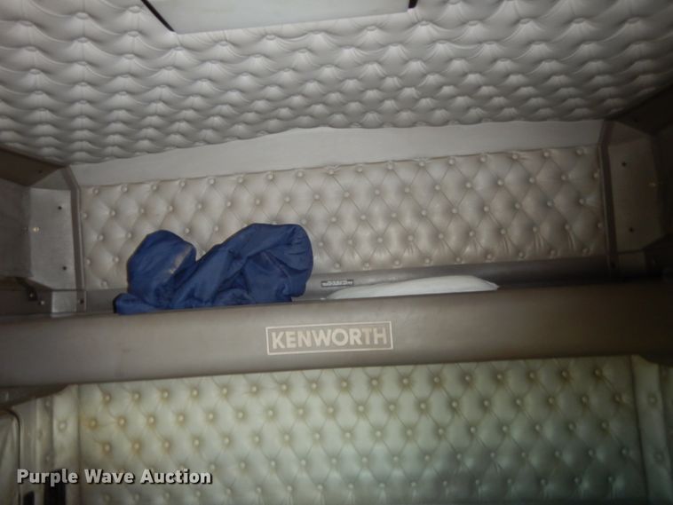 image for item KI9469 2012 Kenworth T660  semi truck