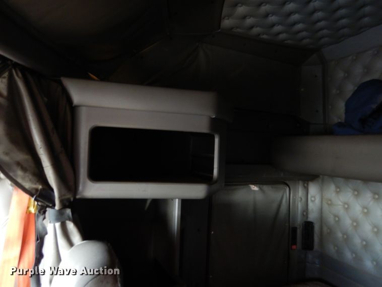 image for item KI9469 2012 Kenworth T660  semi truck