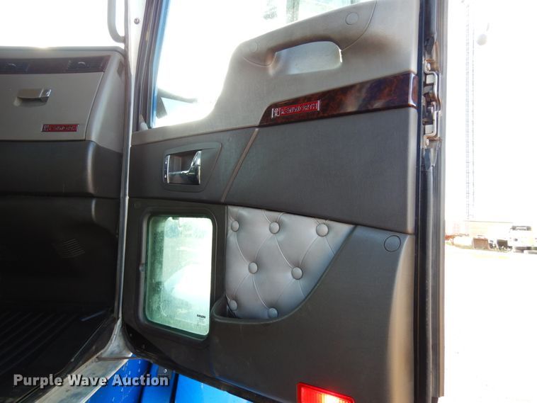 image for item KI9469 2012 Kenworth T660  semi truck