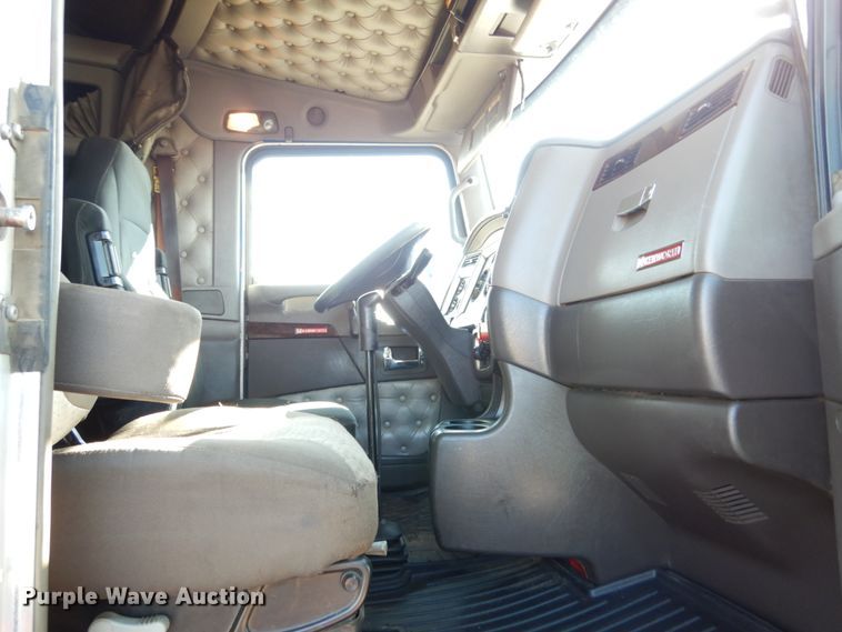 image for item KI9469 2012 Kenworth T660  semi truck