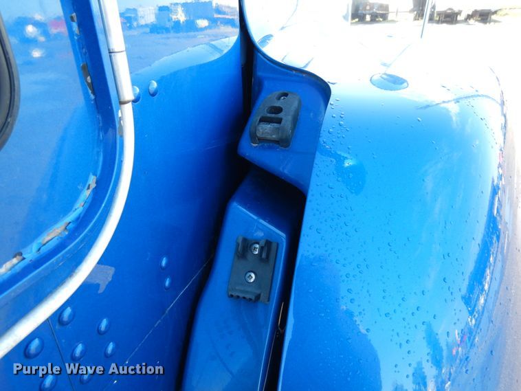 image for item KI9469 2012 Kenworth T660  semi truck