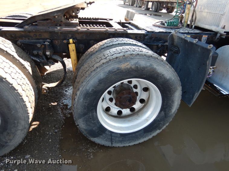 image for item KI9469 2012 Kenworth T660  semi truck