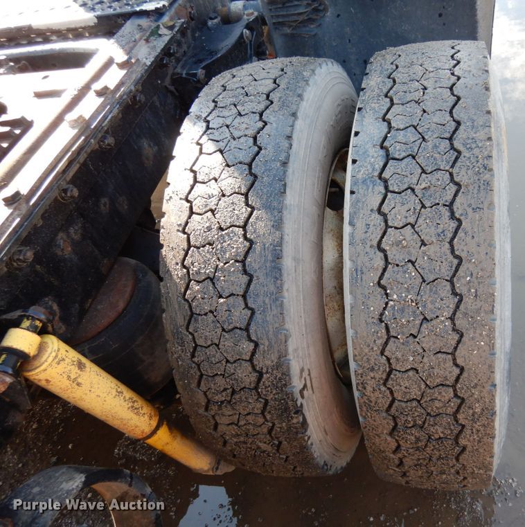 image for item KI9469 2012 Kenworth T660  semi truck