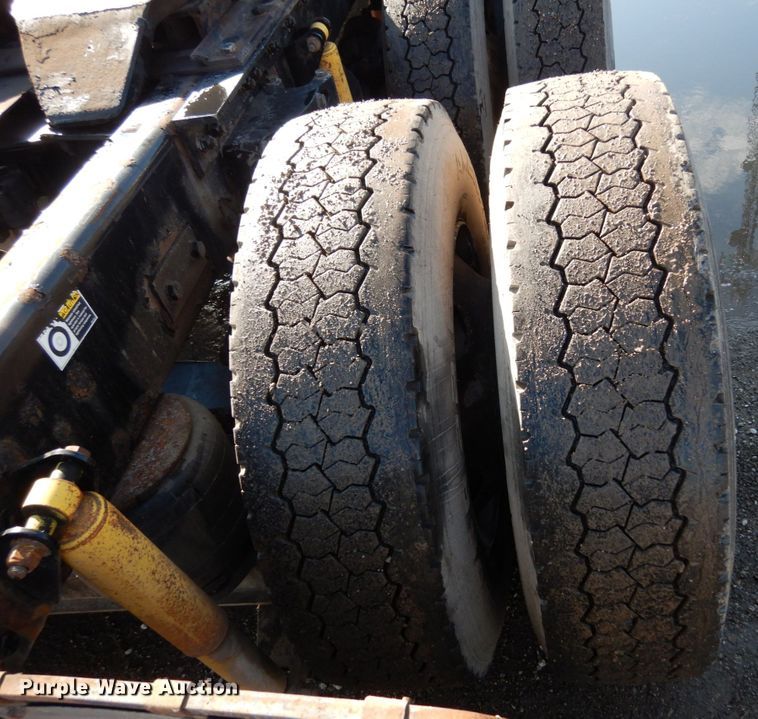 image for item KI9469 2012 Kenworth T660  semi truck