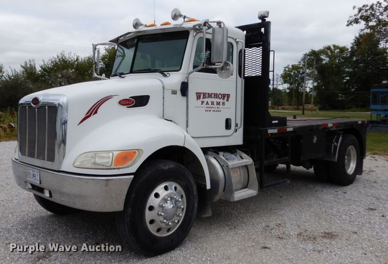 image for item KI9482 2008 Peterbilt 335  winch truck