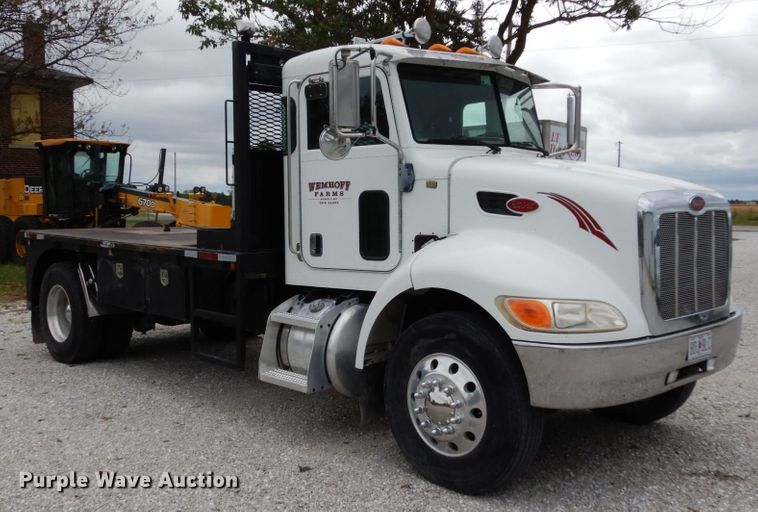 image for item KI9482 2008 Peterbilt 335  winch truck