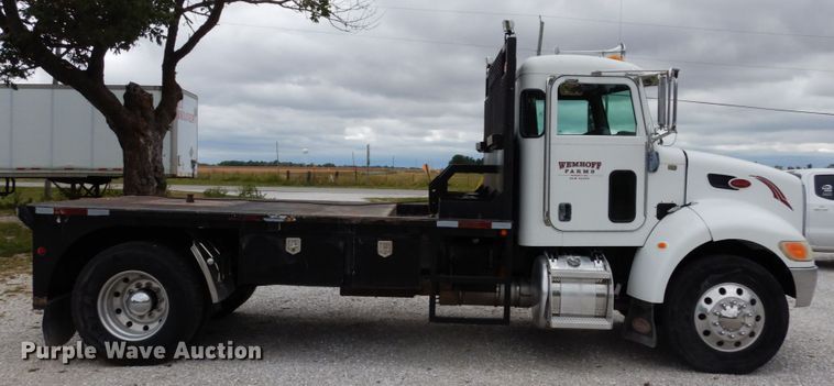 image for item KI9482 2008 Peterbilt 335  winch truck