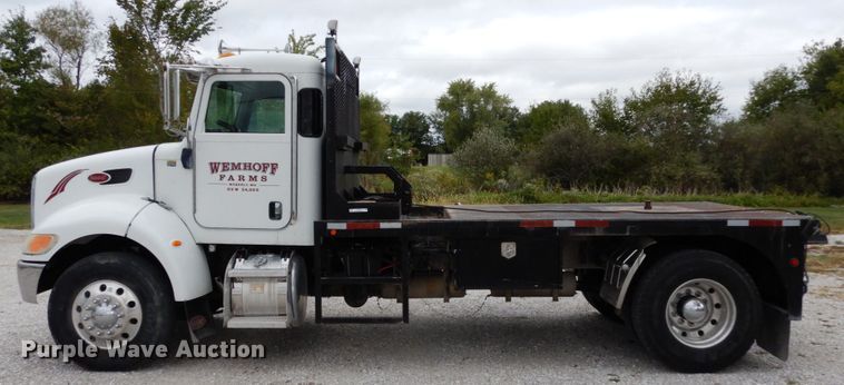 image for item KI9482 2008 Peterbilt 335  winch truck