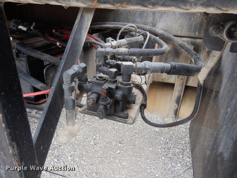 image for item KI9482 2008 Peterbilt 335  winch truck