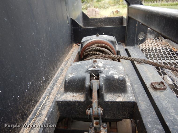 image for item KI9482 2008 Peterbilt 335  winch truck