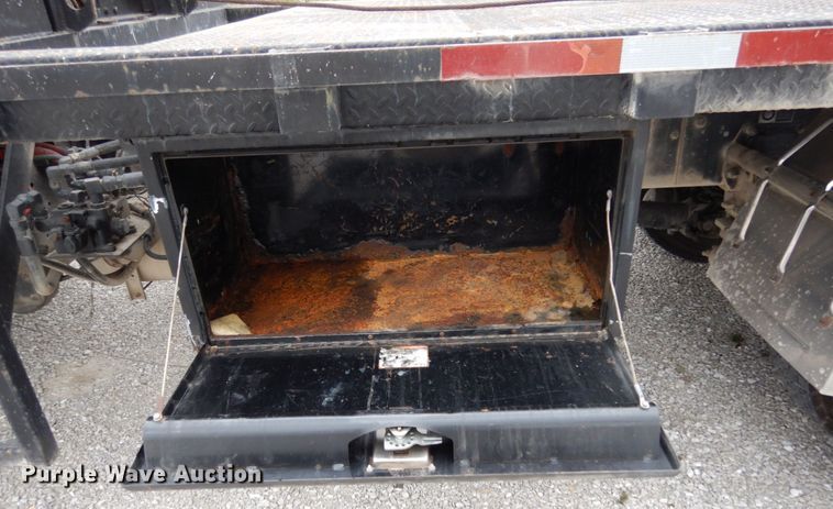 image for item KI9482 2008 Peterbilt 335  winch truck