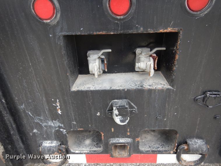 image for item KI9482 2008 Peterbilt 335  winch truck