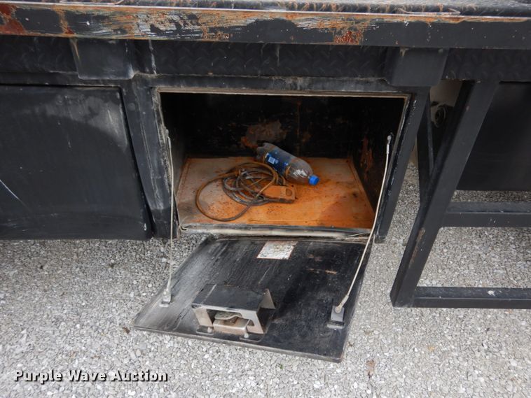 image for item KI9482 2008 Peterbilt 335  winch truck