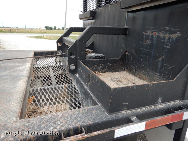 image for item KI9482 2008 Peterbilt 335  winch truck