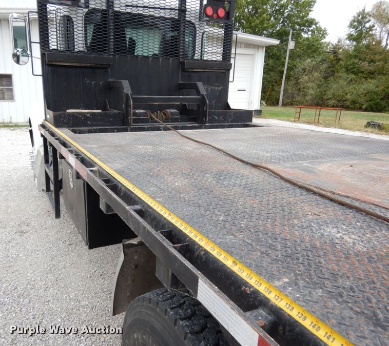 image for item KI9482 2008 Peterbilt 335  winch truck